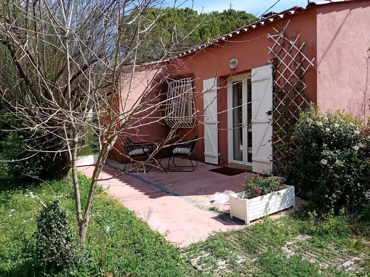 Au Mas Saint Pierre Guest House Pignans