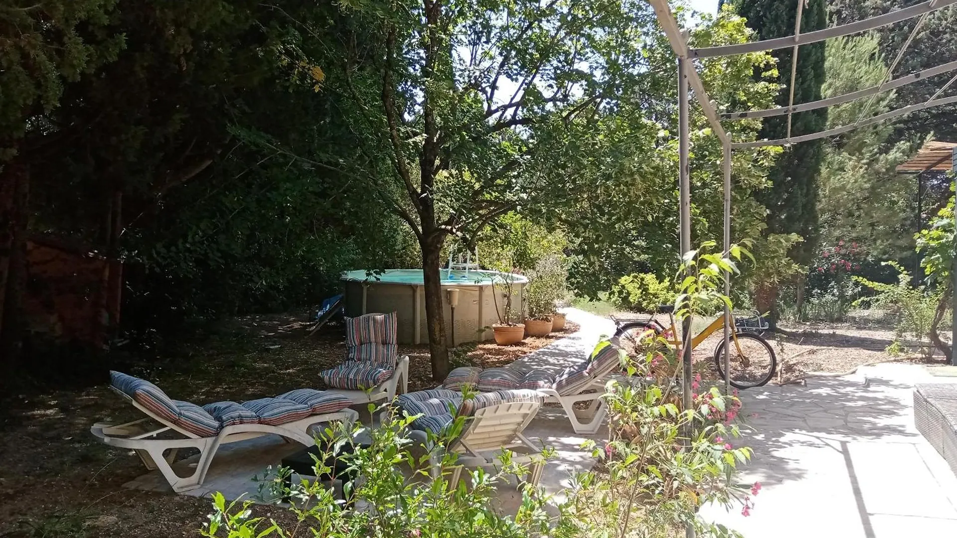 Au Mas Saint Pierre Guest House Pignans